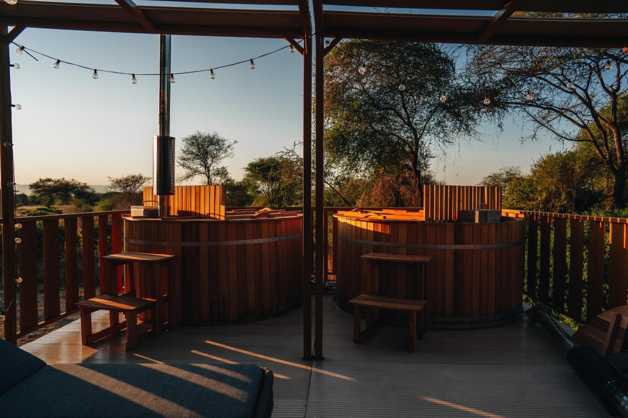 Lodge Elephant Kwa Kuchinia
